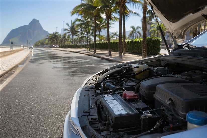 Manutenção de bateria no calor